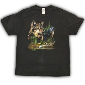 Classic nature graphic tee wolf print